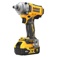 Аккумуляторный гайковерт DeWalt DCF892P2T